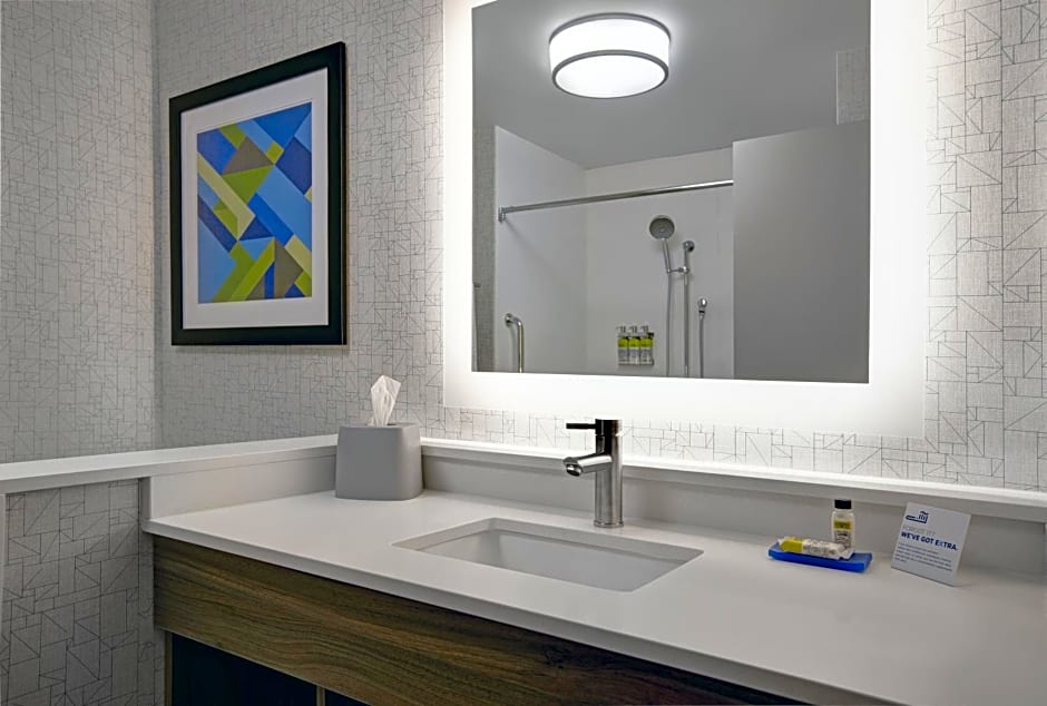 Holiday Inn Express Milwaukee Downtown By IHG