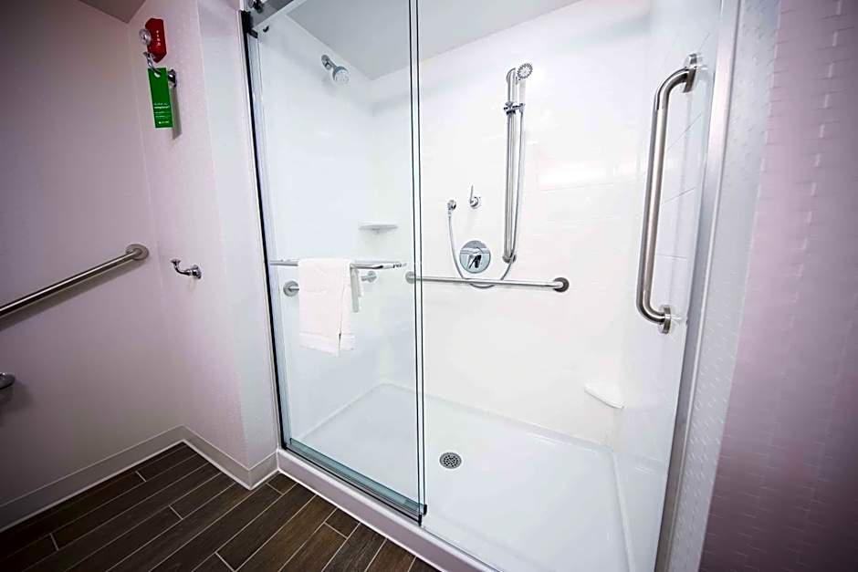 Hampton Inn & Suites by Hilton Bolton