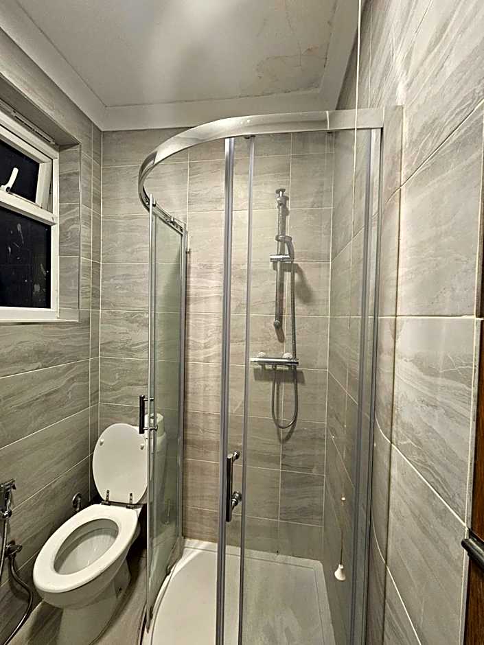 2 Bedroom Flat - Travel Direct to Heathrow/Central