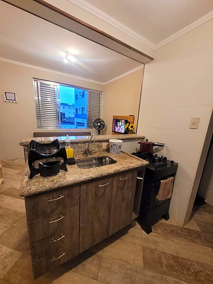 Apartamento Aconchego Frente Mar - Vila Guilhermina Praia Grande SP - Cozinha Completa - Climatizador de Ar - TV a Cabo - Wi-Fi