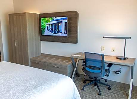 Standard King Room - Communications Accessible
