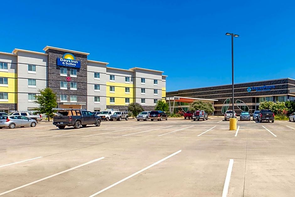 Days Inn & Suites by Wyndham Lubbock Medical Center
