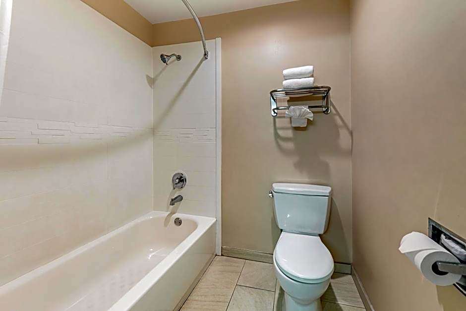 Quality Inn & Suites Maingate