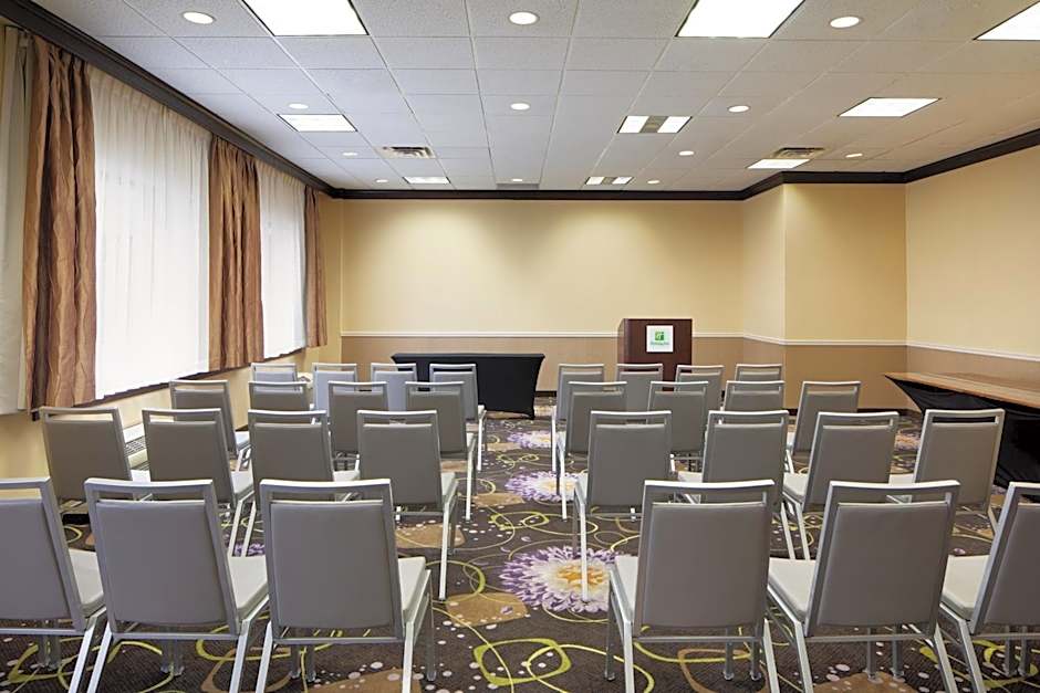 Holiday Inn Clark - Newark By IHG