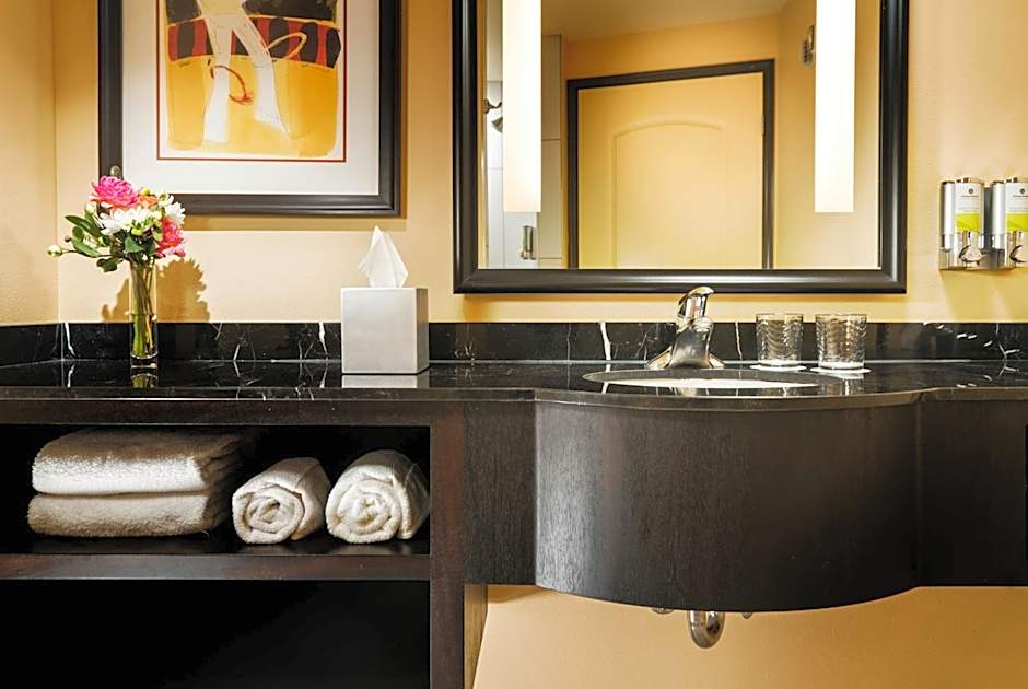 Staypineapple At The Maxwell Hotel