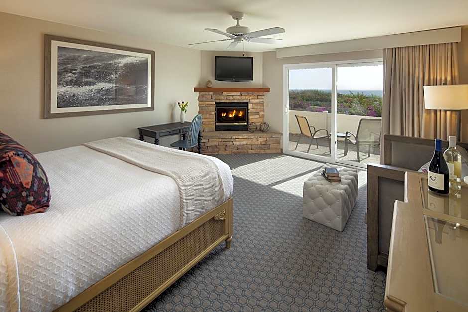 Photo 1 of 4 of 1 King Bed, Ocean View