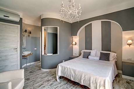 Junior Suite with Balcony and Lake View