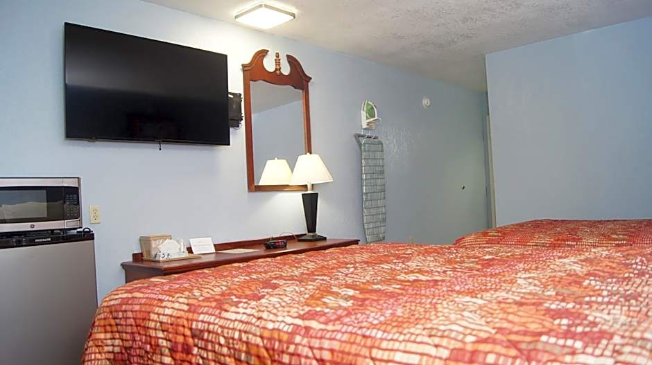 Holiday Lodge & Suites