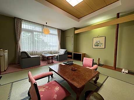 Family Room with Tatami Area-Lake View - Non-Smoking