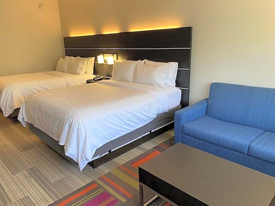 Holiday Inn Express And Suites Warrensburg North By IHG