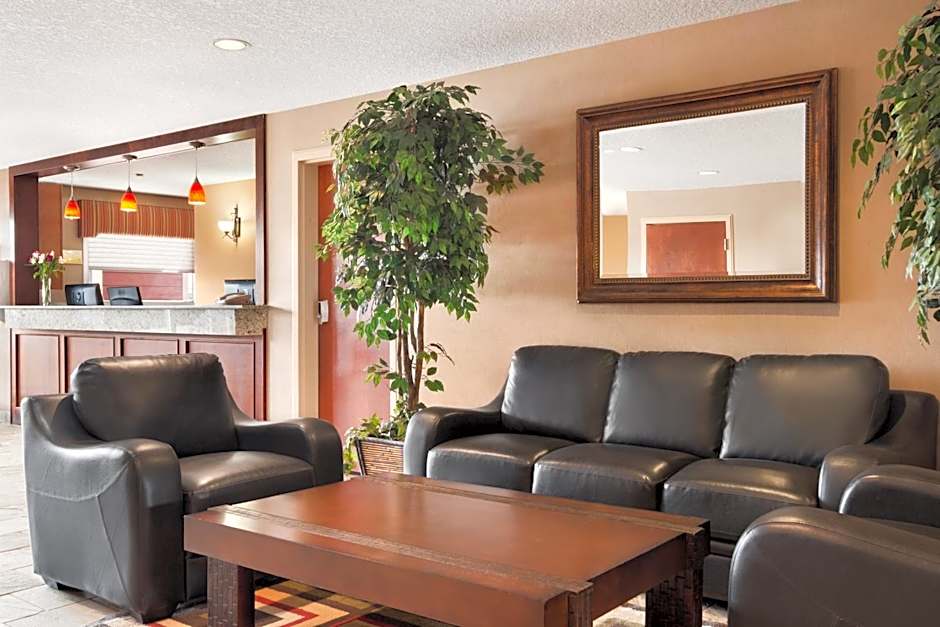 Days Inn & Suites by Wyndham Cochrane