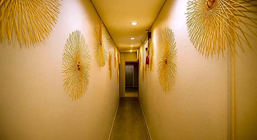 Eclipse Hostel and Bar