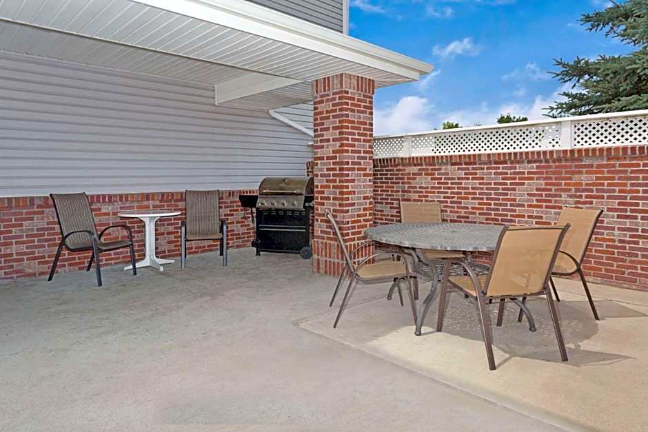 Super 8 by Wyndham Windsor