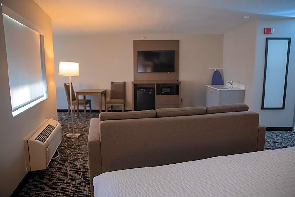 Clarion Pointe Indianapolis Airport