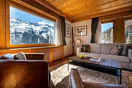 Suite with Mountain View