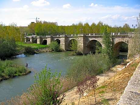 Hostal Santiago - Alojamientos en CARRION DE LOS CONDES