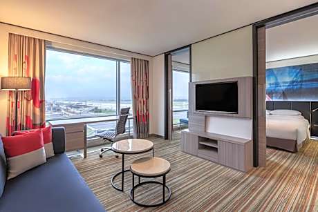 King Regency Suite with Airport View