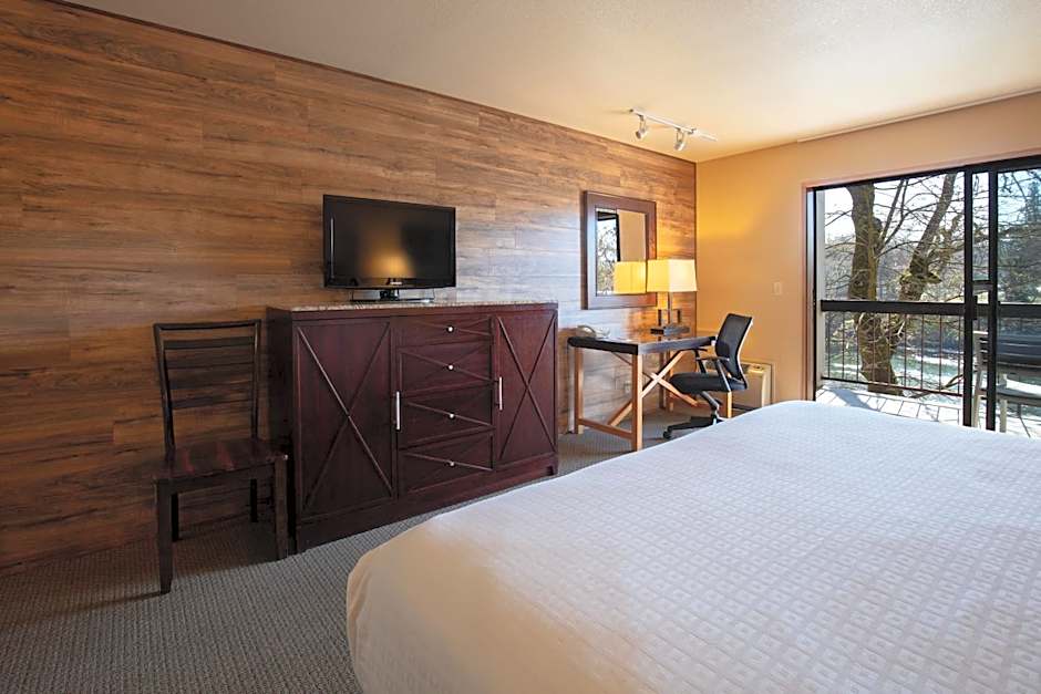 Riverside Inn