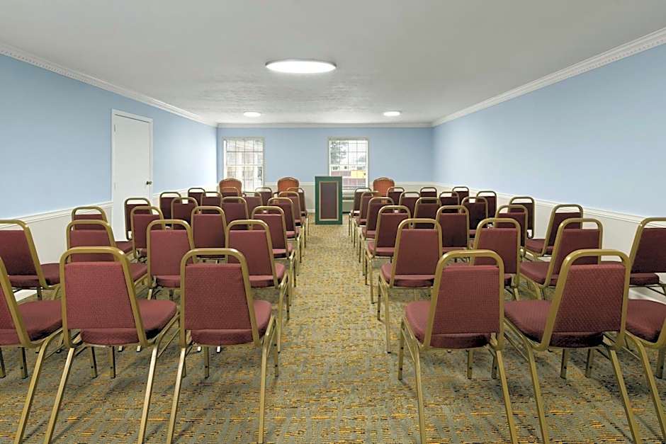 Super 8 by Wyndham Covington