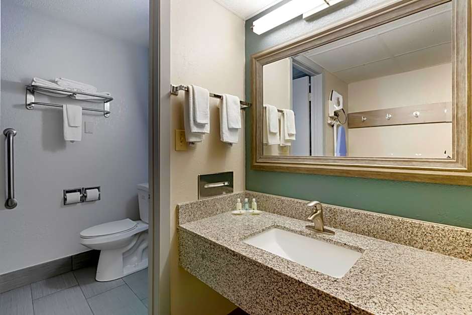 Quality Inn Newton at I-80