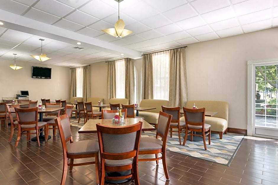 Wyndham Garden Grand Rapids Airport