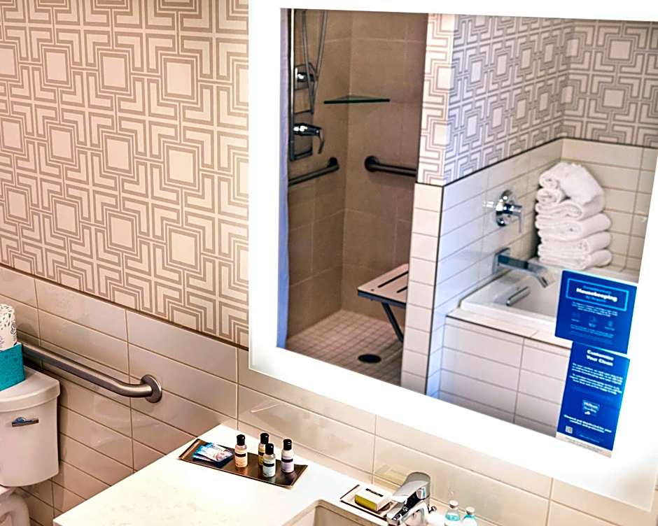 The Lismore Hotel Eau Claire - a DoubleTree by Hilton