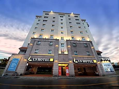 LS Tourist Hotel