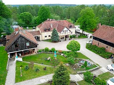 Folwark Tumiany Pokoje & Restauracja