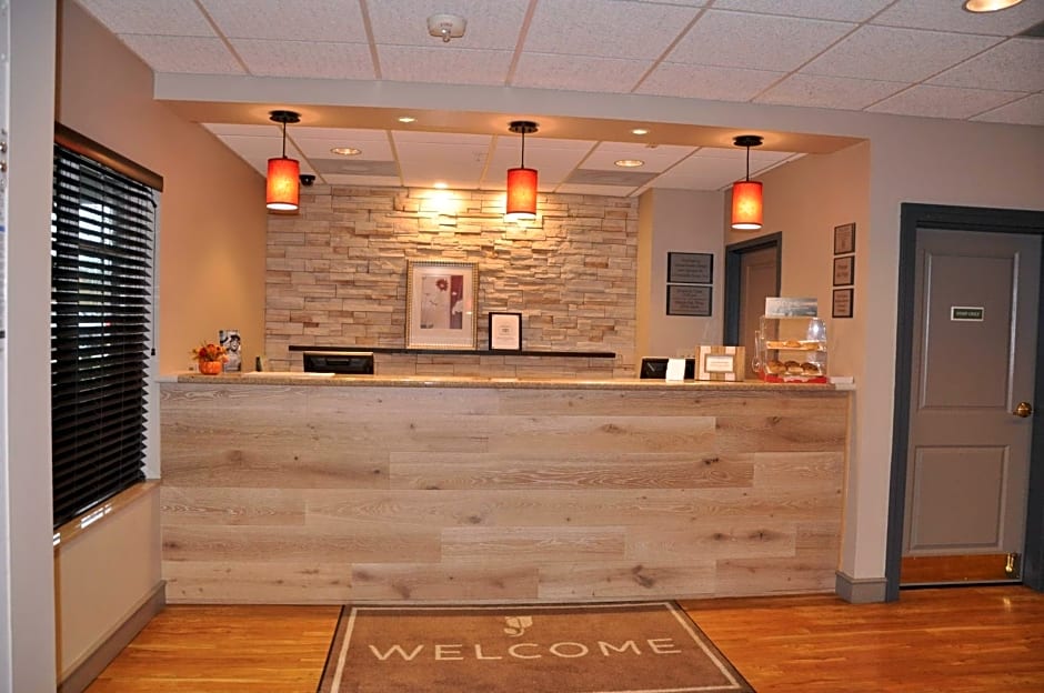 Country Inn & Suites by Radisson, Covington, LA