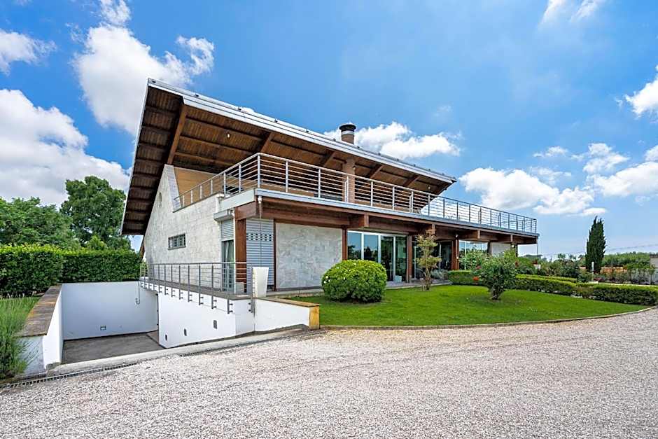 Casale Delle Ronde B&B