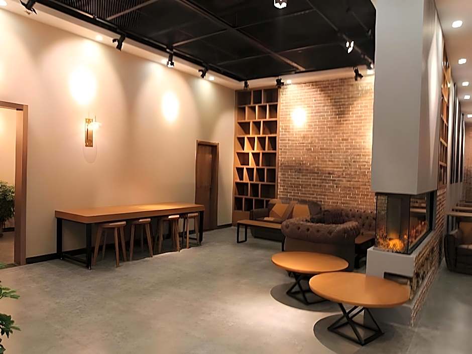 James Joyce Coffetel Qufu Long-distance Bus Station