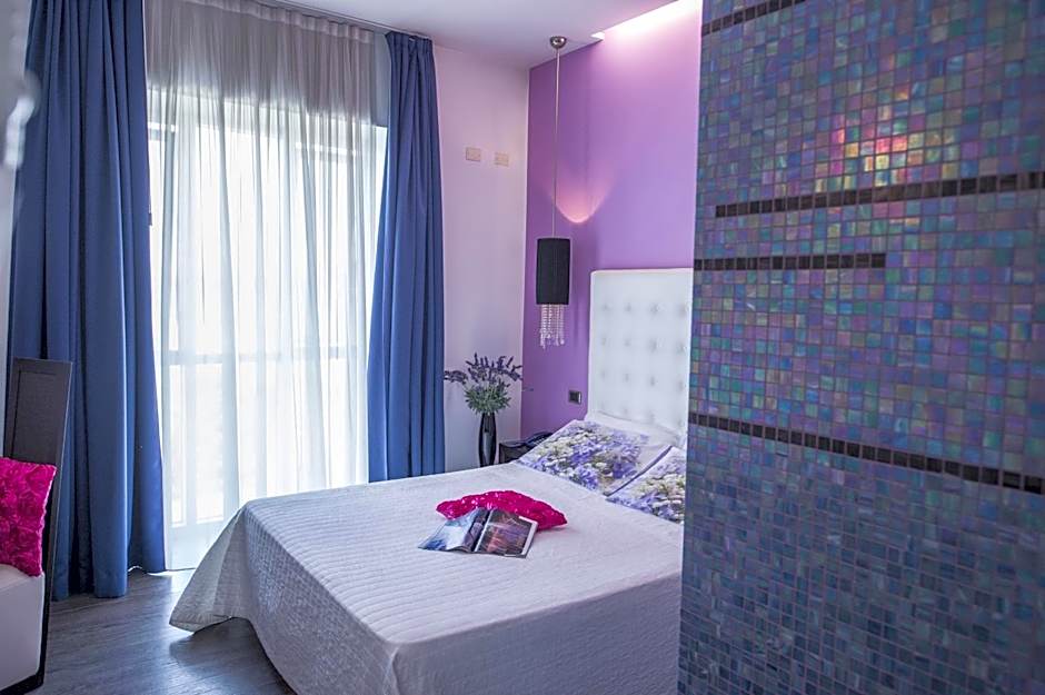 Hotel In - Lounge Room