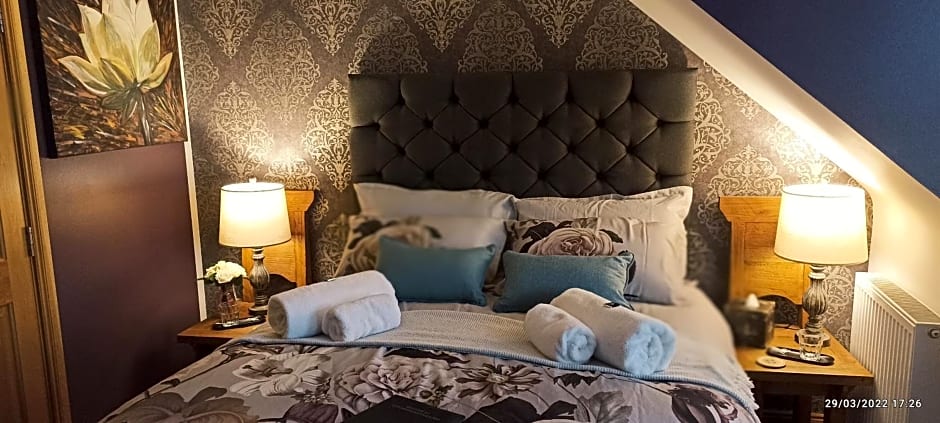 Outlander Boutique B&B King