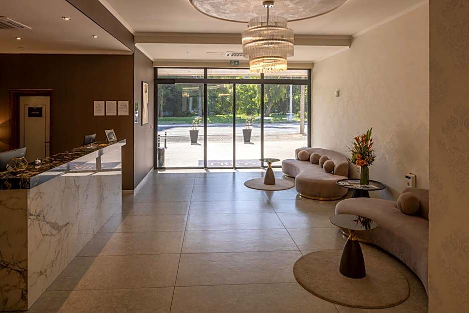 Nobel West Hotel