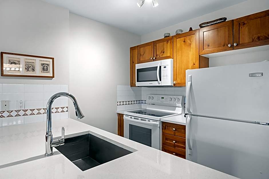 Bear Lodge One Bedroom by MVA