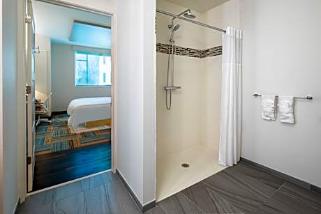 1 King Bed Suite Mobil Accessible Tub