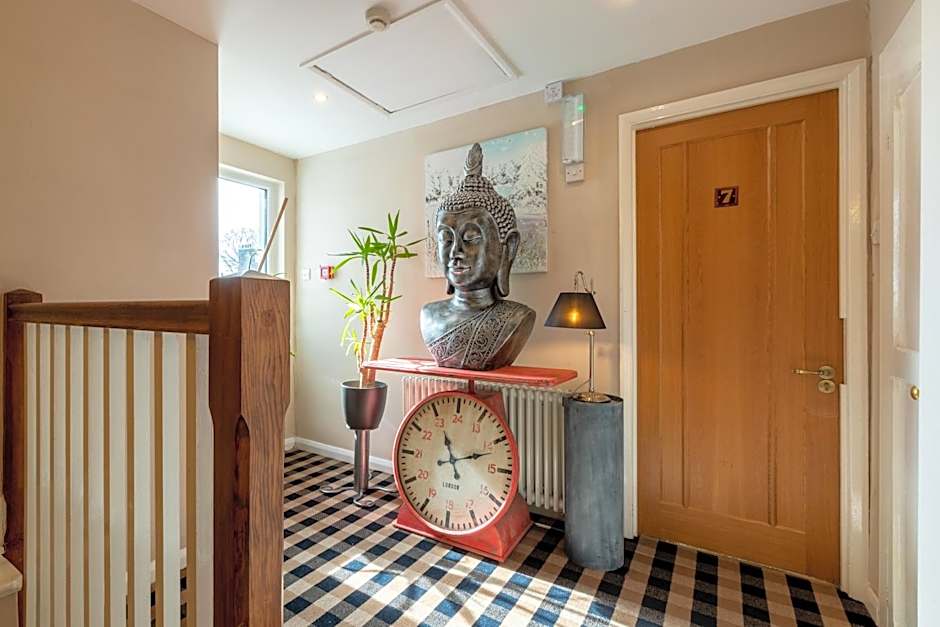 Holly Lodge Guest House with FREE off site health club