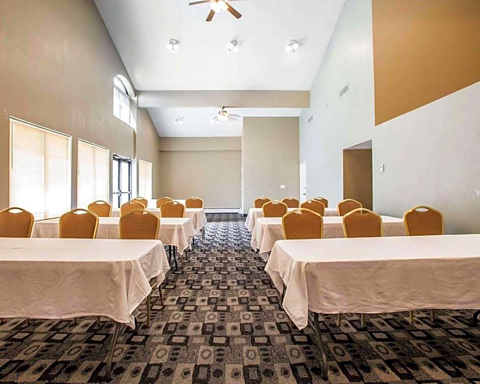 Rodeway Inn & Suites Milwaukee