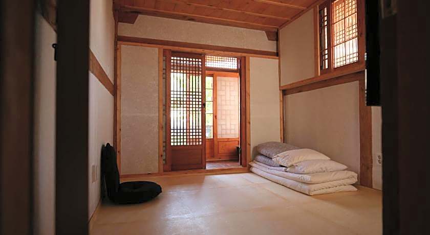 Gaeunchae Hanok Guesthouse Jeonju 2 (Korea Quality)