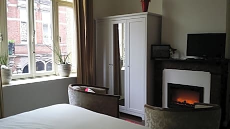 Twin Room with Shower