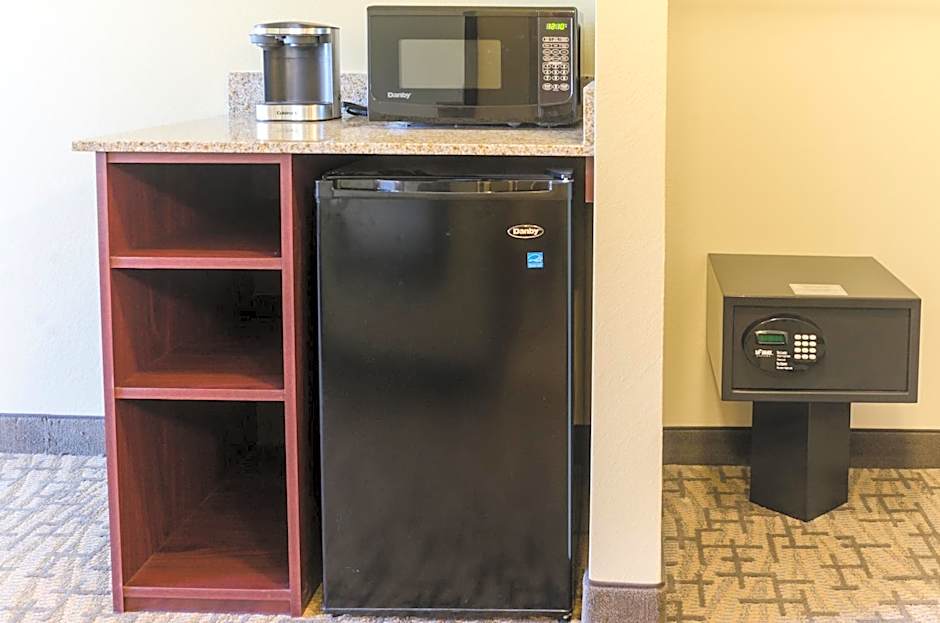 Cobblestone Hotel & Suites - Paxton