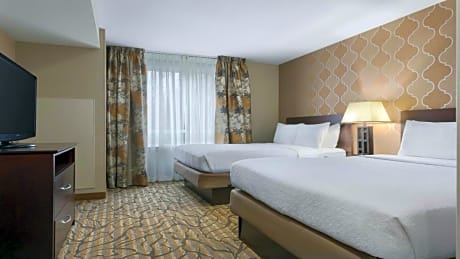 Queen Room with Two Queen Beds - Hearing Accessible/Non-Smoking