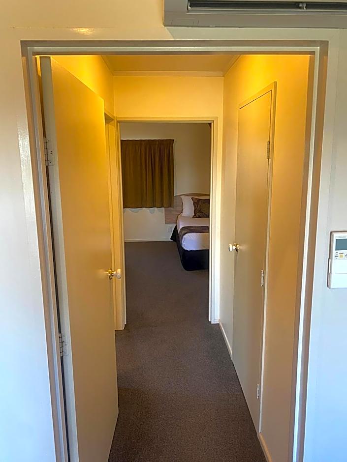 Mountain Chalets Motel