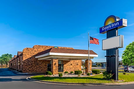 Days Inn by Wyndham Anderson IN
