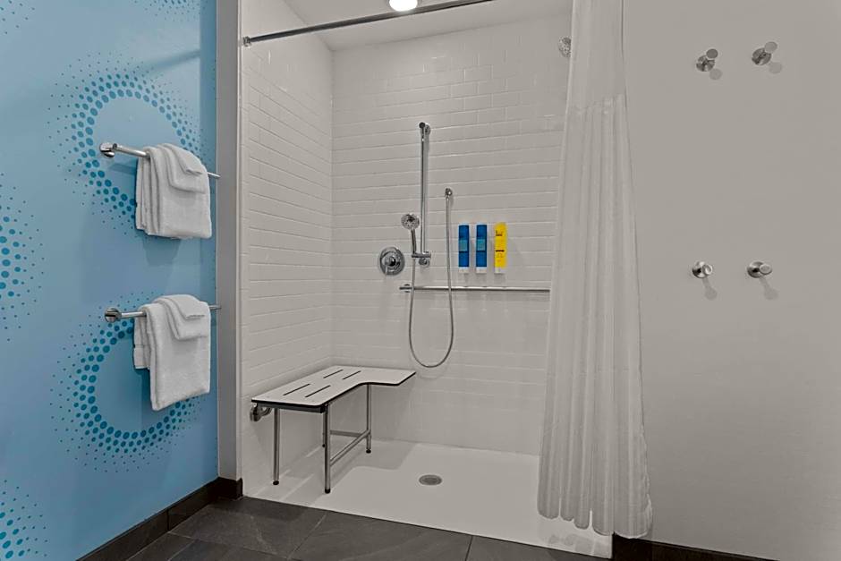 Tru by Hilton Lincoln East