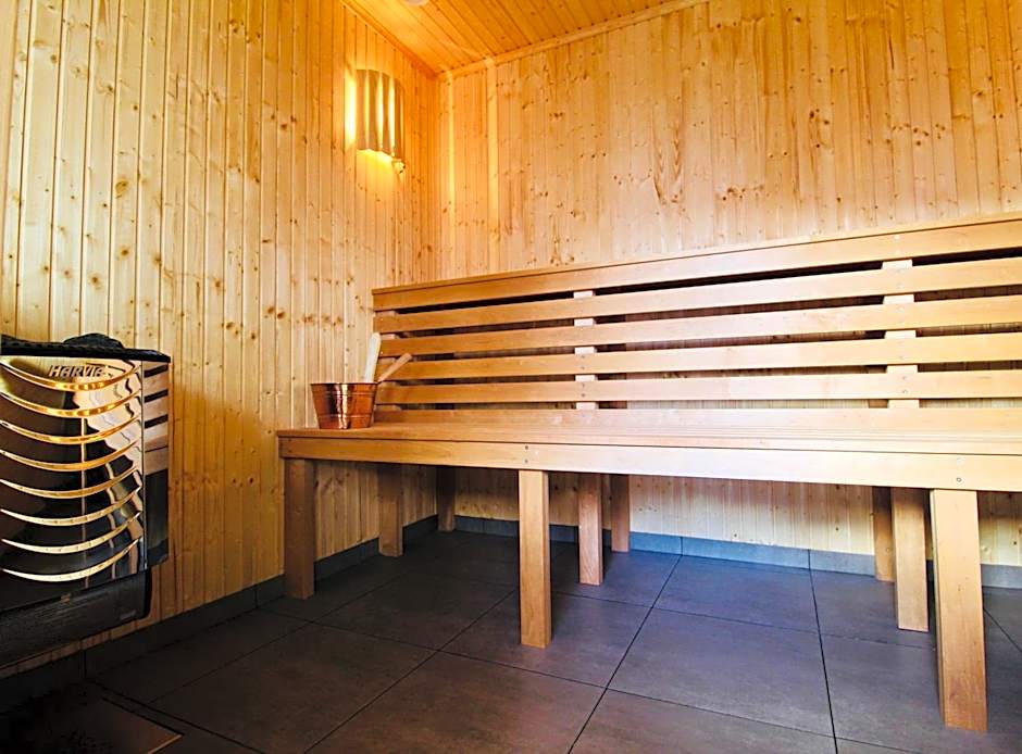 Easy Livin' Apartment Hotel