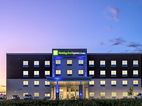 Holiday Inn Express & Suites Watertown By IHG