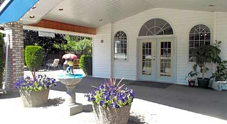 Anchor Riverfront Motel