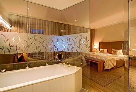 Deluxe Double Room with Bath