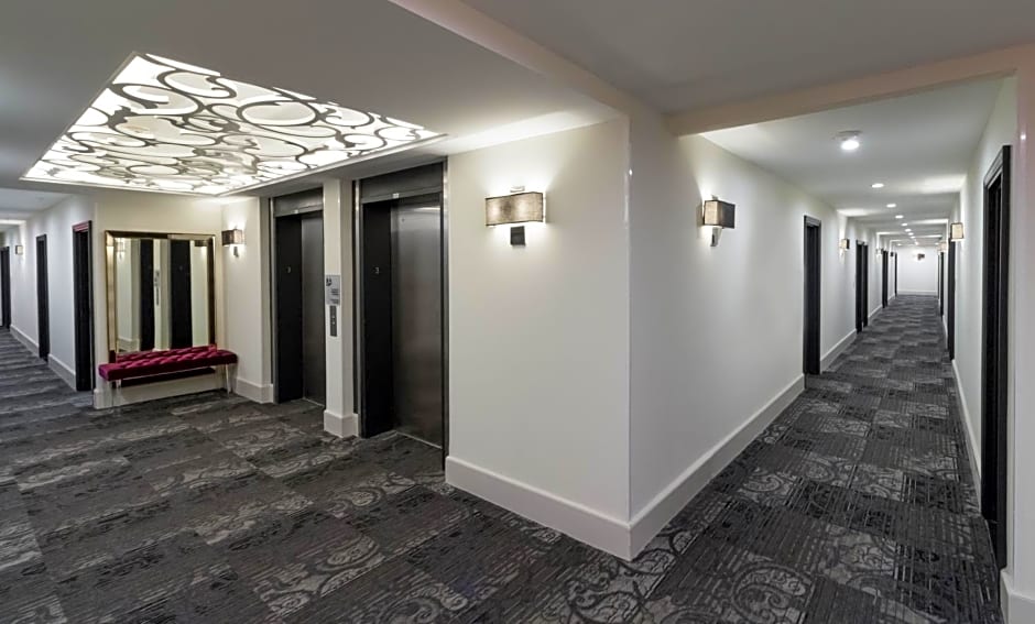 TRYP by Wyndham Savannah